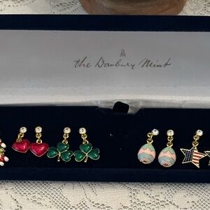 Danbury Mint Holiday Earring Set.